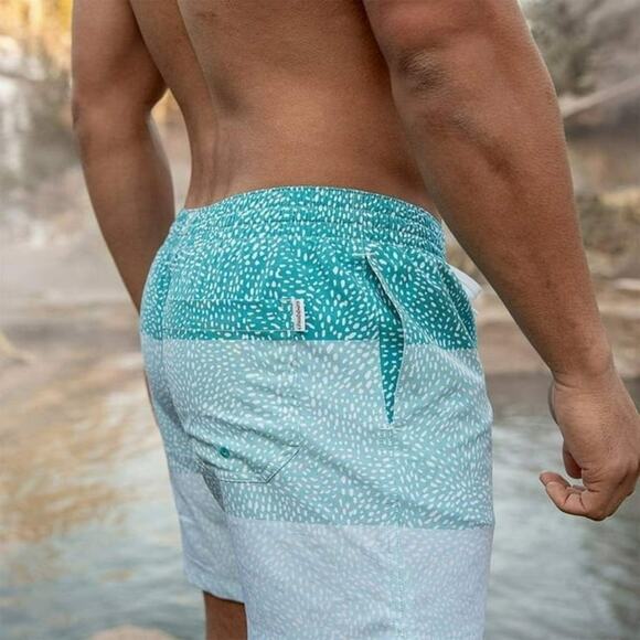 Chubbies NEW Men's The Whale Sharks Classic Swim Trunks Turquoise Size XXL - Picture 2 of 11